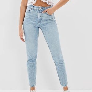 American Eagle Strigid Mom Jeans